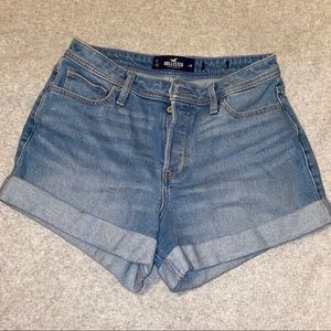 Hollister Ultra High-Rise Mom Shorts